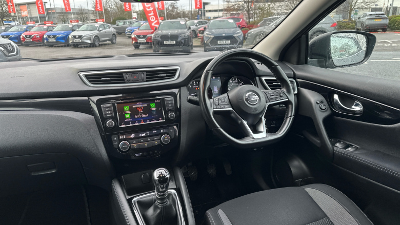 Nissan Qashqai 1.3 DiG-T Acenta Premium 5dr Petrol Hatchback